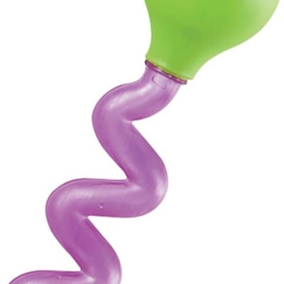 brinquedo para bebé plástico verde e roxo isolado