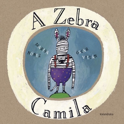 Capa de livro infantil com ilustração de uma zebra vestida com jardineira roxa.