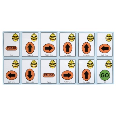 Cartas de jogo com abelhas e símbolos de direção e comandos em círculos laranja e verde