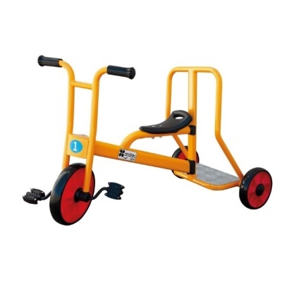 Triciclo infantil amarelo com rodas vermelhas