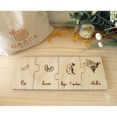 quatro peças de madeira com ciclo da vida da abelha e saco de tecido CASCA