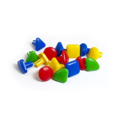 Peças de encaixe coloridas em várias formas geométricas