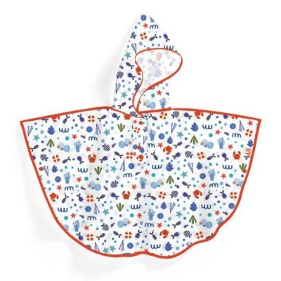 Pano de banho infantil com capuz e padrão colorido sobre fundo branco