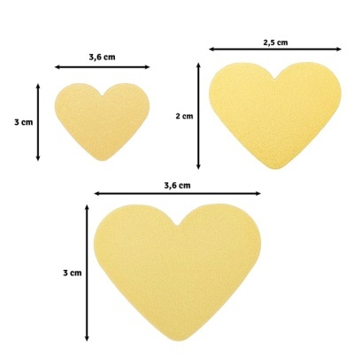 Três corações amarelos com medidas em centímetros sobre fundo branco