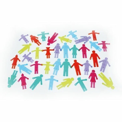 Figuras humanas de plástico colorido espalhadas sobre fundo branco