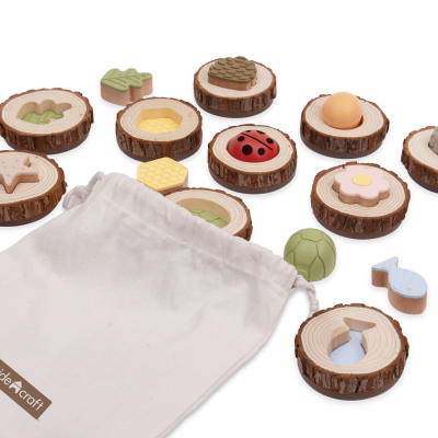 Peças de jogo em madeira com tema da natureza e saco de tecido