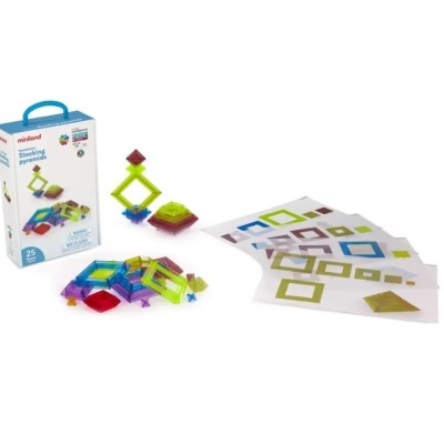 Jogo de encaixe pirâmides coloridas com cartões e caixa