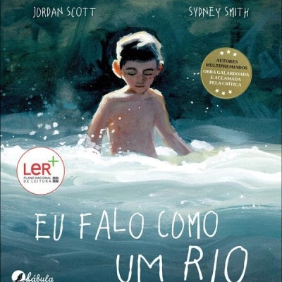 Capa de livro com ilustração de menino na água e texto 'EU FALO COMO UM RIO'