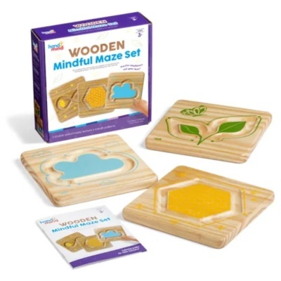 Conjunto de brinquedo wooden Mindful Maze Set com três tabuleiros de madeira coloridos e caixa