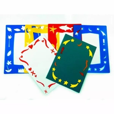 Molduras de papel recortadas coloridas sobre fundo branco