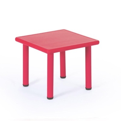 Mesa quadrada vermelha com quatro pernas cilíndricas