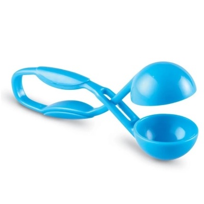 Colher doseadora azul de plástico com duas cavidades