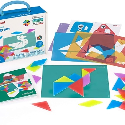Jogo Tangram colorido para crianças com peças triangulares e cartões de padrões geométricos