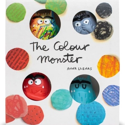 Caixa com quatro bonecos de monstros coloridos e texto The Colour Monster