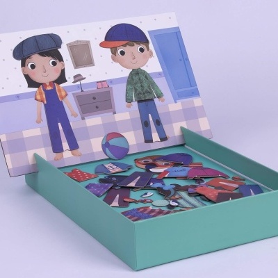 Jogo de quebra-cabeças infantil com ilustração colorida de crianças num quarto