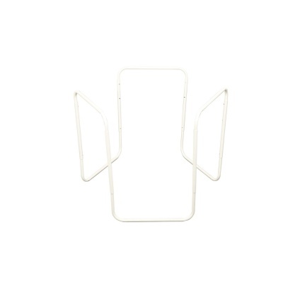 Estrutura metálica branca com três secções retangulares