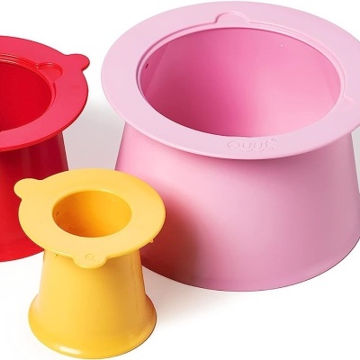 Conjunto de três formas de silicone coloridas para cozer