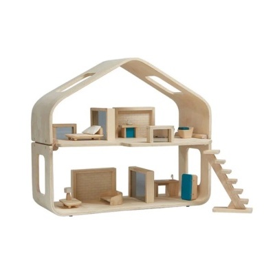 Casa de bonecas de madeira com mobiliário miniatura