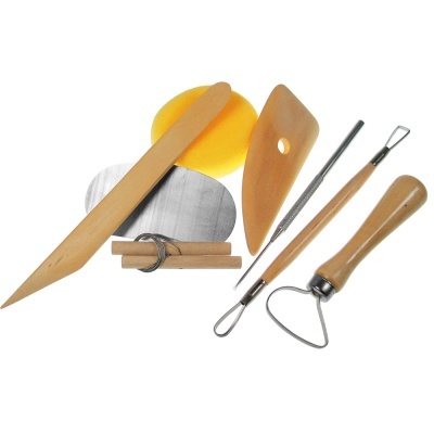 Conjunto de ferramentas para cerâmica com esponja amarela e paleta metálica