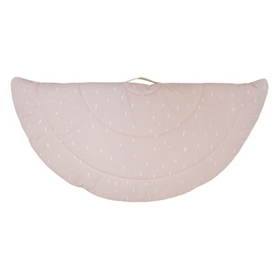 Tapete de brincar meia-lua cor de rosa claro com pontos brancos e textura acolchoada