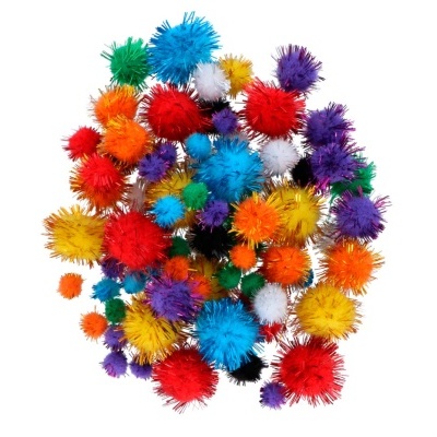 Pompons coloridos de várias cores e tamanhos sobre fundo branco