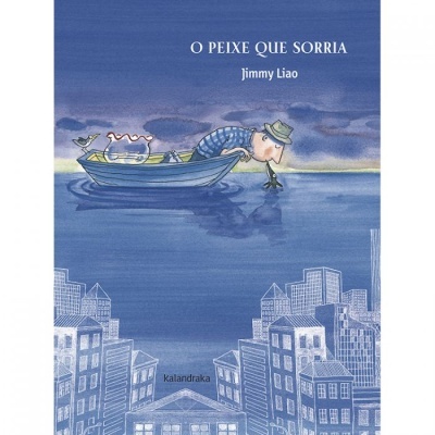 Capa do livro O PEIXE QUE SORRIA com homem num barco e peixe sorridente.