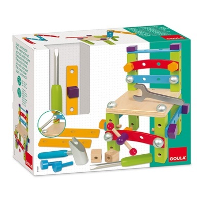 Conjunto de ferramentas infantis de madeira coloridas embalada em caixa com fundo branco