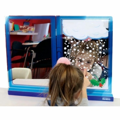 Espelho educativo para crianças com decoração de chuva e nuvens