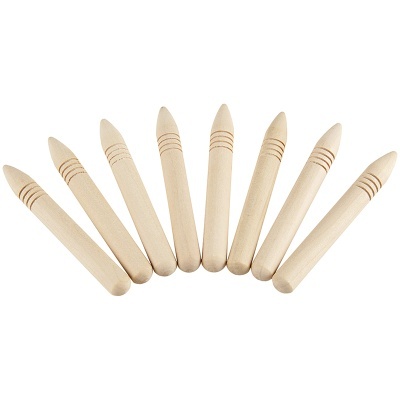 Oito pinos de madeira natural com detalhes em anel