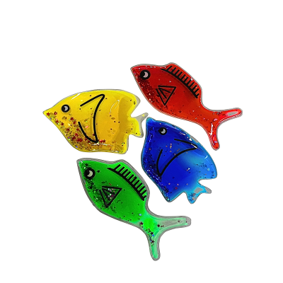 Quatro peixes decorativos coloridos em plástico transparente com brilhos e desenhos simples.