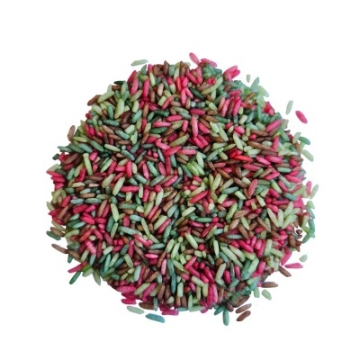 Arroz colorido em várias cores disposto em círculo