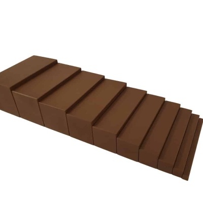 Escada modular de espuma castanha com nove degraus