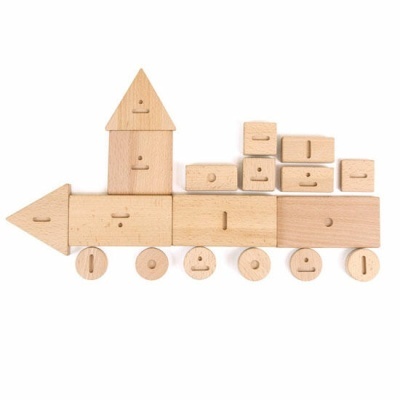 Blocos de madeira naturais em forma de comboio