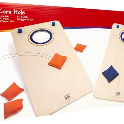 Caixa de jogo Corn Hole com tábuas de madeira e sacos de tecido laranja e azul