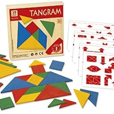 Jogo de tangram com peças coloridas e cartões de desafios com formas vermelhas