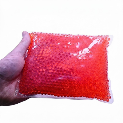 Almofada de gel vermelha com esferas em embalagem plástica transparente