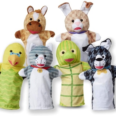 Seis fantoches de mão de animais em tecido colorido