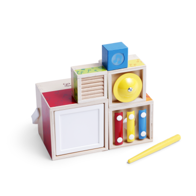 Brinquedos musicais em madeira coloridos com xilofone, sineta e bloco musical