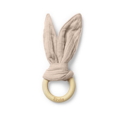Anel de madeira claro com tecido bege em forma de orelhas de coelho