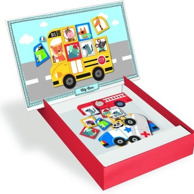 Jogo de cartas com autocarro escolar e veículo de emergência com animais ilustrados