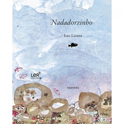 Capa do livro 'Nadadorzinho' de Leo Lionni com peixes e pedras sob água