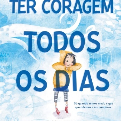 Capa de livro com título 'TER CORAGEM TODOS OS DIAS' e ilustração de criança com casaco amarelo
