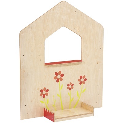 Estrutura de parede em madeira clara com prateleiras vermelhas e flores pintadas.