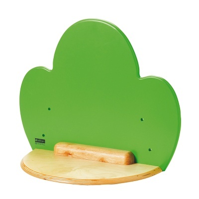 Prateleira de parede com base semicircular em madeira clara e suporte verde em forma de nuvem