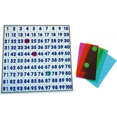 Tabuleiro numérico 1 a 100 com marcadores transparentes coloridos