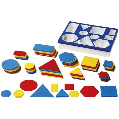 Peças geométricas coloridas em plástico com bandeja branca para encaixe