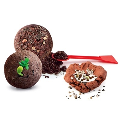 Bolas de substrato e sementes para plantar com pequena pá