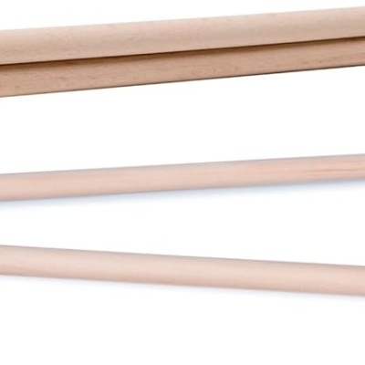 Conjunto de varas de madeira com cordão para fazer bolhas de sabão.