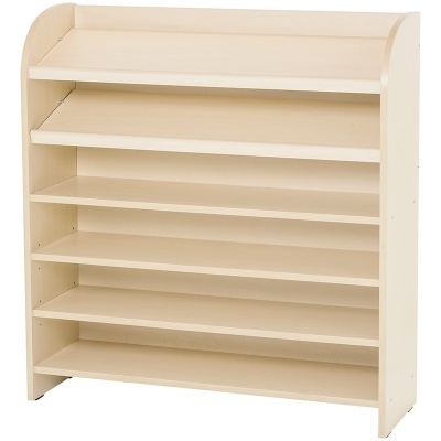 Estante de madeira clara com seis prateleiras e bordas arredondadas