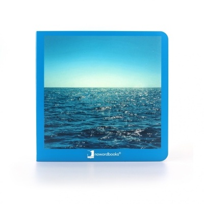 Caixa azul com imagem do mar e logo nowardbooks